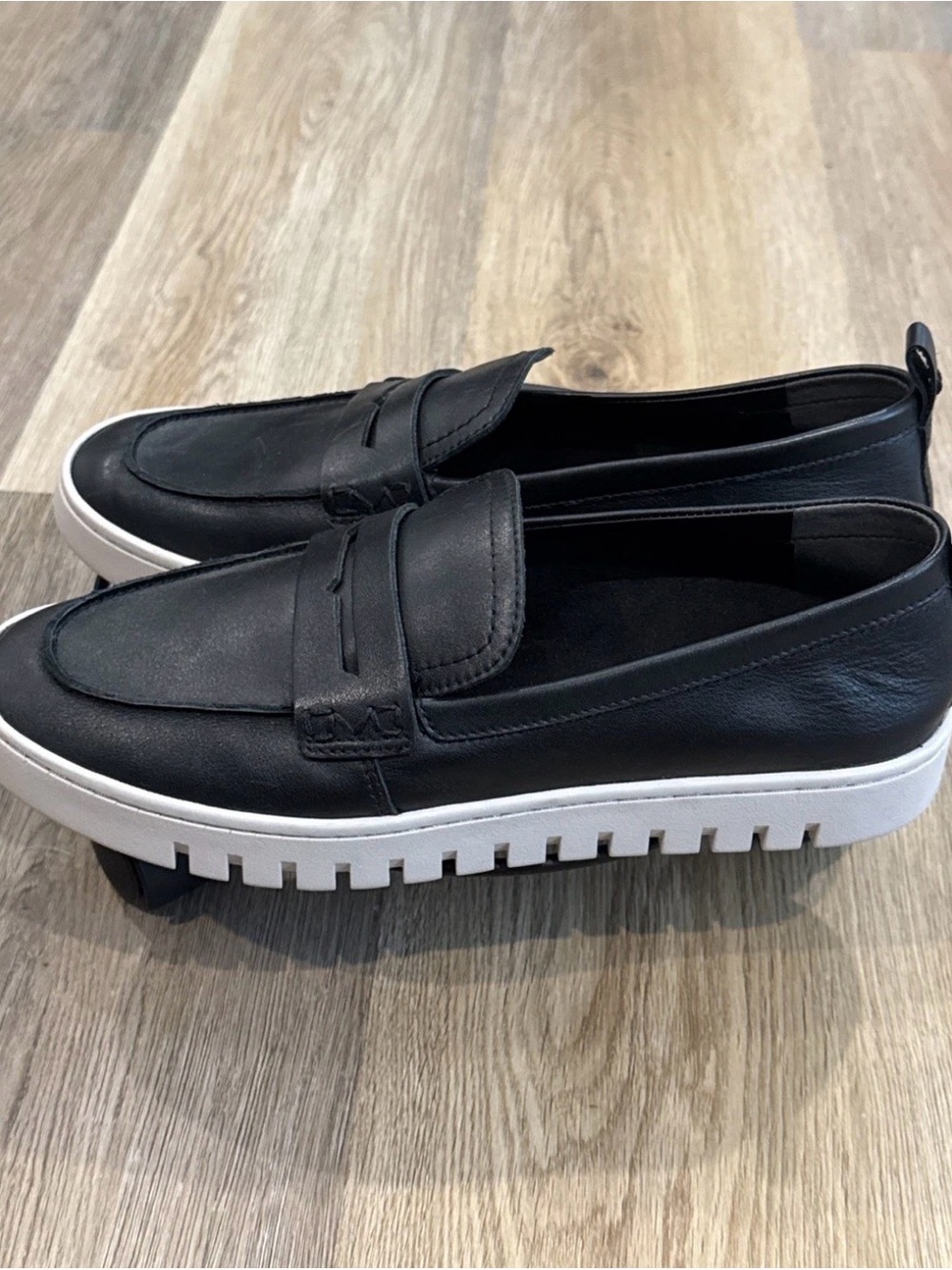 Vionic  Uptown Penny Loafers Black Leather Light Outsole sz 10 shoes New - Picture 4 of 11